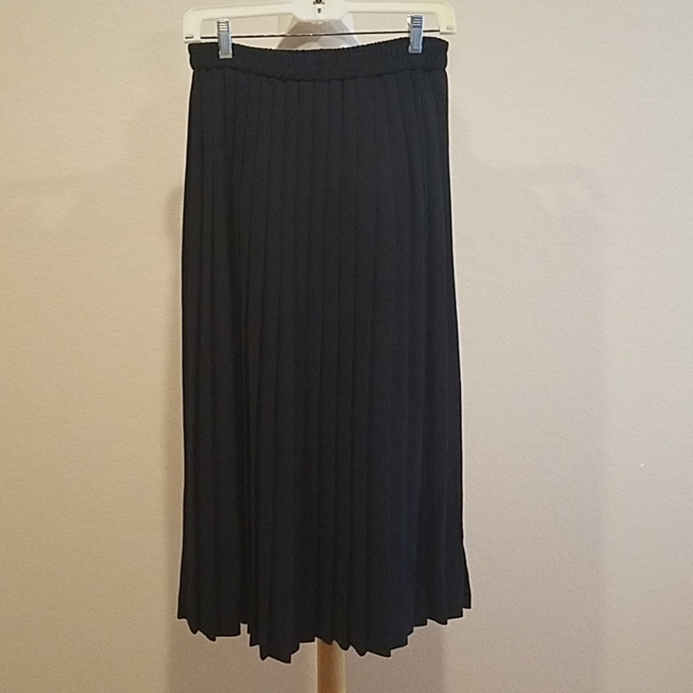 Vintage Campus casuals black pleated skirt